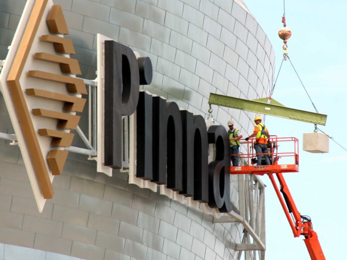 ülke şehir meydan tabelası meydan harfleri şehirmeydanında büyük harf meydan şehir ismi tabelası