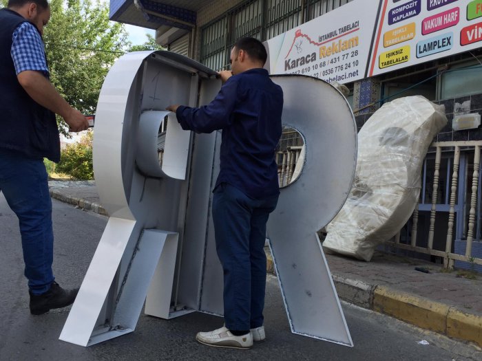 ülke şehir meydan tabelası meydan harfleri şehirmeydanında büyük harf meydan şehir ismi tabelası