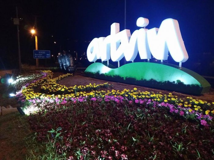 ülke şehir meydan tabelası meydan harfleri şehirmeydanında büyük harf meydan şehir ismi tabelası