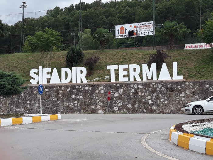 ülke şehir meydan tabelası meydan harfleri şehirmeydanında büyük harf meydan şehir ismi tabelası