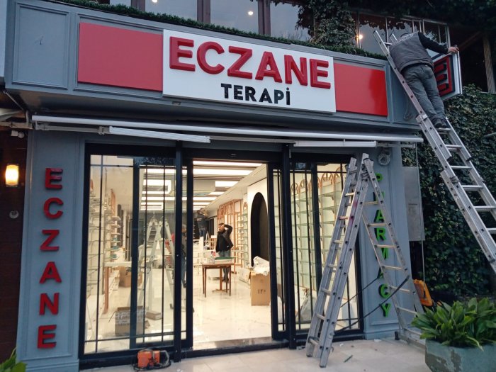 En Yakın Tabelacı Karaca Reklam eczane tabela İmalatı  