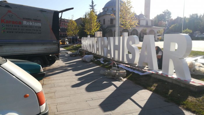 şebinkarahisar meydan tabelasını kim yaptı karaca reklam